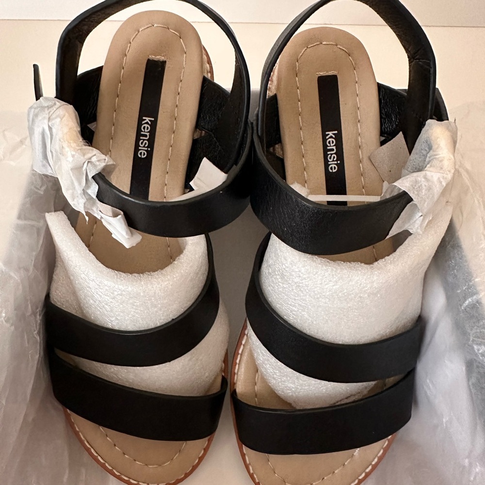 Kenzie Sandals Black White and Tan, Comfort Walking Sandals size 7. NWB